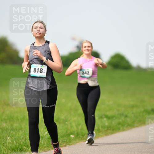 10.05.2026 - 8. Wedeler Halbmarathon Dr. Thomas Lammeyer http://msf.ph/oto/9711851 10.05.2026 12:07:26 Laufen 818, 242 meine-sportfotos.de