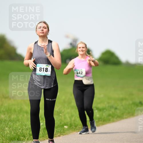10.05.2026 - 8. Wedeler Halbmarathon Dr. Thomas Lammeyer http://msf.ph/oto/9711853 10.05.2026 12:07:26 Laufen 818, 242 meine-sportfotos.de