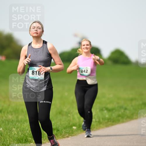 10.05.2026 - 8. Wedeler Halbmarathon Dr. Thomas Lammeyer http://msf.ph/oto/9711857 10.05.2026 12:07:26 Laufen 242, 818 meine-sportfotos.de