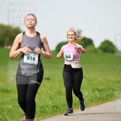 10.05.2026 - 8. Wedeler Halbmarathon Dr. Thomas Lammeyer http://msf.ph/oto/9711861 10.05.2026 12:07:26 Laufen 242, 818 meine-sportfotos.de