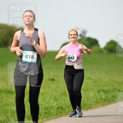 10.05.2026 - 8. Wedeler Halbmarathon Dr. Thomas Lammeyer http://msf.ph/oto/9711863 10.05.2026 12:07:27 Laufen 818, 242 meine-sportfotos.de