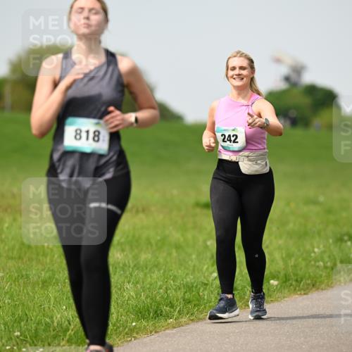 10.05.2026 - 8. Wedeler Halbmarathon Dr. Thomas Lammeyer http://msf.ph/oto/9711870 10.05.2026 12:07:27 Laufen 242, 818 meine-sportfotos.de