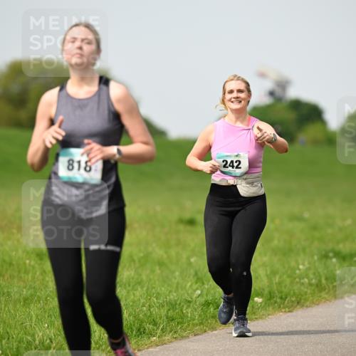 10.05.2026 - 8. Wedeler Halbmarathon Dr. Thomas Lammeyer http://msf.ph/oto/9711874 10.05.2026 12:07:27 Laufen 818, 242 meine-sportfotos.de