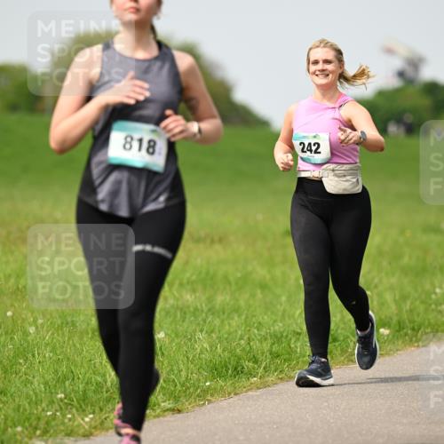 10.05.2026 - 8. Wedeler Halbmarathon Dr. Thomas Lammeyer http://msf.ph/oto/9711876 10.05.2026 12:07:27 Laufen 242, 818 meine-sportfotos.de
