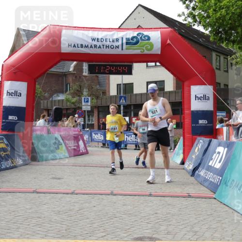 10.05.2026 - 8. Wedeler Halbmarathon Yannick Fuchs http://msf.ph/oto/9711878 10.05.2026 11:24:43 Ziel 99, 521, 808, 2181 meine-sportfotos.de