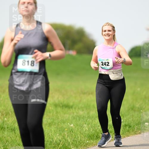 10.05.2026 - 8. Wedeler Halbmarathon Dr. Thomas Lammeyer http://msf.ph/oto/9711889 10.05.2026 12:07:28 Laufen 818, 242 meine-sportfotos.de