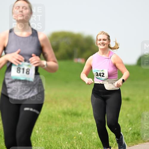 10.05.2026 - 8. Wedeler Halbmarathon Dr. Thomas Lammeyer http://msf.ph/oto/9711900 10.05.2026 12:07:28 Laufen 818, 242 meine-sportfotos.de