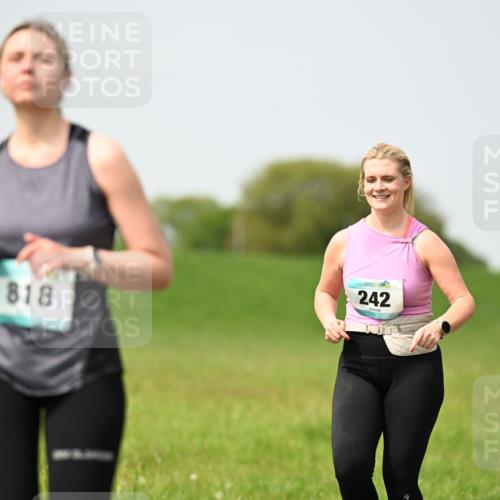 10.05.2026 - 8. Wedeler Halbmarathon Dr. Thomas Lammeyer http://msf.ph/oto/9711906 10.05.2026 12:07:28 Laufen 818, 242 meine-sportfotos.de