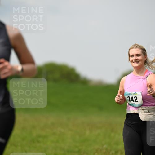 10.05.2026 - 8. Wedeler Halbmarathon Dr. Thomas Lammeyer http://msf.ph/oto/9711922 10.05.2026 12:07:29 Laufen 818, 242 meine-sportfotos.de