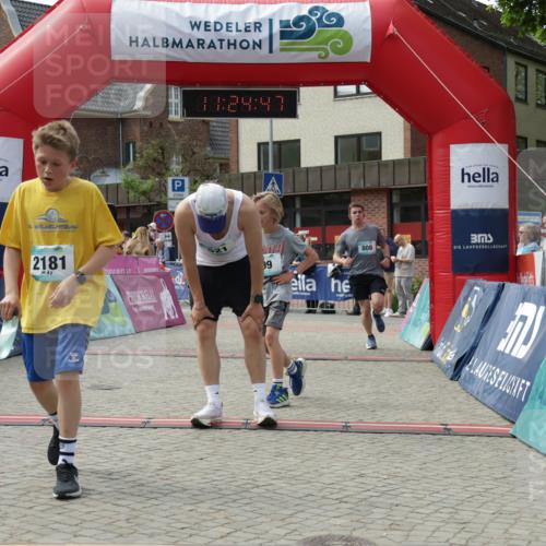 10.05.2026 - 8. Wedeler Halbmarathon Yannick Fuchs http://msf.ph/oto/9711924 10.05.2026 11:24:46 Ziel 99, 521, 808, 2181 meine-sportfotos.de