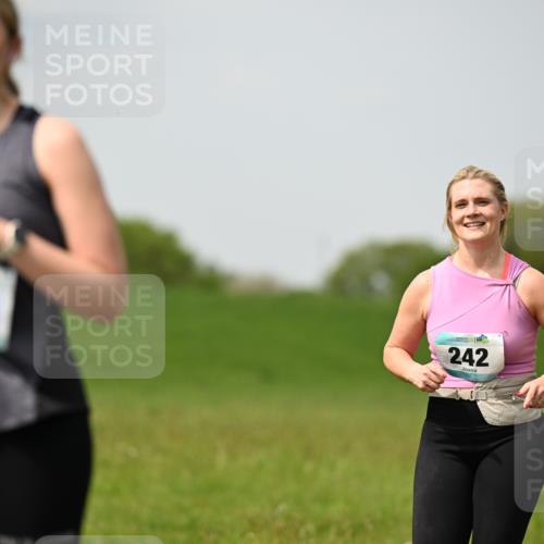 10.05.2026 - 8. Wedeler Halbmarathon Dr. Thomas Lammeyer http://msf.ph/oto/9711925 10.05.2026 12:07:29 Laufen 818, 242 meine-sportfotos.de