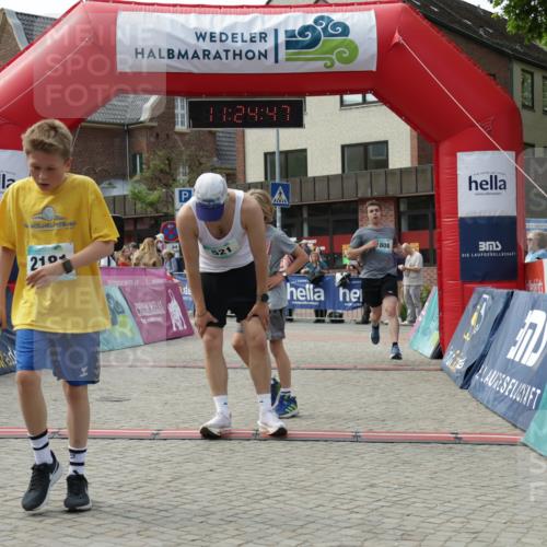 10.05.2026 - 8. Wedeler Halbmarathon Yannick Fuchs http://msf.ph/oto/9711930 10.05.2026 11:24:46 Ziel 99, 521, 808, 2181 meine-sportfotos.de