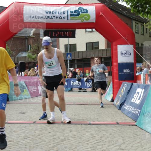 10.05.2026 - 8. Wedeler Halbmarathon Yannick Fuchs http://msf.ph/oto/9711937 10.05.2026 11:24:46 Ziel 99, 521, 808, 2181 meine-sportfotos.de