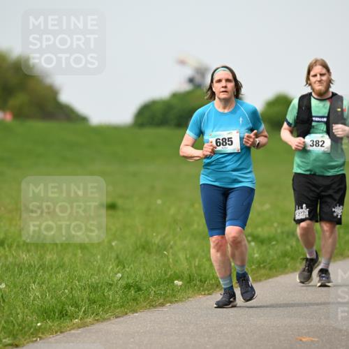 10.05.2026 - 8. Wedeler Halbmarathon Dr. Thomas Lammeyer http://msf.ph/oto/9711974 10.05.2026 12:07:41 Laufen 685, 382 meine-sportfotos.de