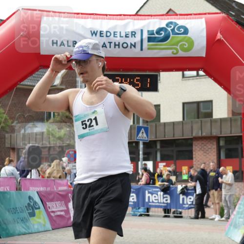10.05.2026 - 8. Wedeler Halbmarathon Yannick Fuchs http://msf.ph/oto/9711975 10.05.2026 11:24:49 Ziel 99, 808 meine-sportfotos.de
