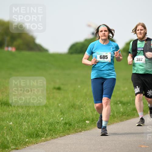 10.05.2026 - 8. Wedeler Halbmarathon Dr. Thomas Lammeyer http://msf.ph/oto/9711978 10.05.2026 12:07:42 Laufen 685, 382 meine-sportfotos.de