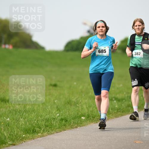 10.05.2026 - 8. Wedeler Halbmarathon Dr. Thomas Lammeyer http://msf.ph/oto/9711982 10.05.2026 12:07:42 Laufen 685, 382 meine-sportfotos.de