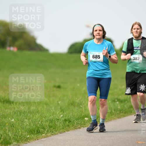10.05.2026 - 8. Wedeler Halbmarathon Dr. Thomas Lammeyer http://msf.ph/oto/9711984 10.05.2026 12:07:42 Laufen 685, 382 meine-sportfotos.de