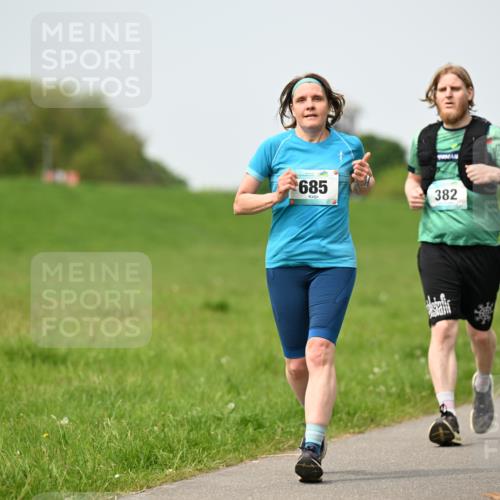 10.05.2026 - 8. Wedeler Halbmarathon Dr. Thomas Lammeyer http://msf.ph/oto/9711998 10.05.2026 12:07:42 Laufen 685, 382 meine-sportfotos.de