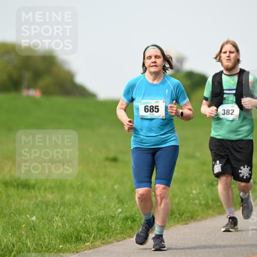 10.05.2026 - 8. Wedeler Halbmarathon Dr. Thomas Lammeyer http://msf.ph/oto/9712003 10.05.2026 12:07:42 Laufen 685, 382 meine-sportfotos.de
