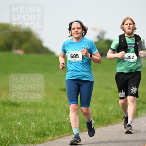 10.05.2026 - 8. Wedeler Halbmarathon Dr. Thomas Lammeyer http://msf.ph/oto/9712005 10.05.2026 12:07:43 Laufen 685, 382 meine-sportfotos.de