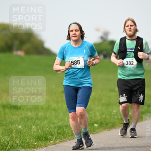 10.05.2026 - 8. Wedeler Halbmarathon Dr. Thomas Lammeyer http://msf.ph/oto/9712016 10.05.2026 12:07:43 Laufen 382 meine-sportfotos.de