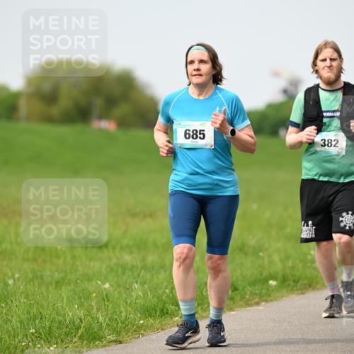 10.05.2026 - 8. Wedeler Halbmarathon Dr. Thomas Lammeyer http://msf.ph/oto/9712022 10.05.2026 12:07:43 Laufen 685, 382 meine-sportfotos.de