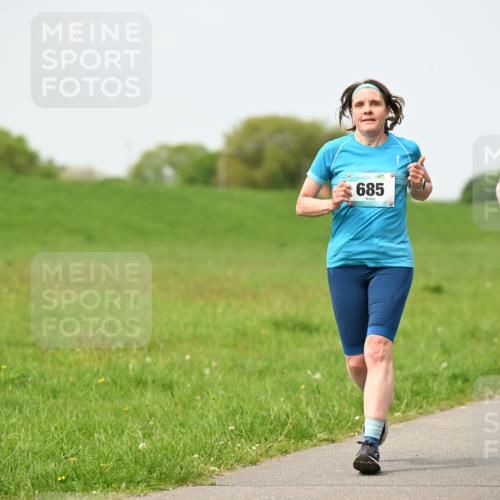 10.05.2026 - 8. Wedeler Halbmarathon Dr. Thomas Lammeyer http://msf.ph/oto/9712029 10.05.2026 12:07:44 Laufen 685, 382 meine-sportfotos.de
