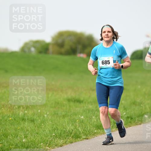 10.05.2026 - 8. Wedeler Halbmarathon Dr. Thomas Lammeyer http://msf.ph/oto/9712036 10.05.2026 12:07:44 Laufen 685, 382 meine-sportfotos.de