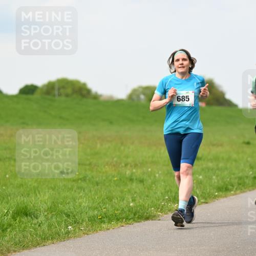 10.05.2026 - 8. Wedeler Halbmarathon Dr. Thomas Lammeyer http://msf.ph/oto/9712053 10.05.2026 12:07:44 Laufen 685, 382 meine-sportfotos.de