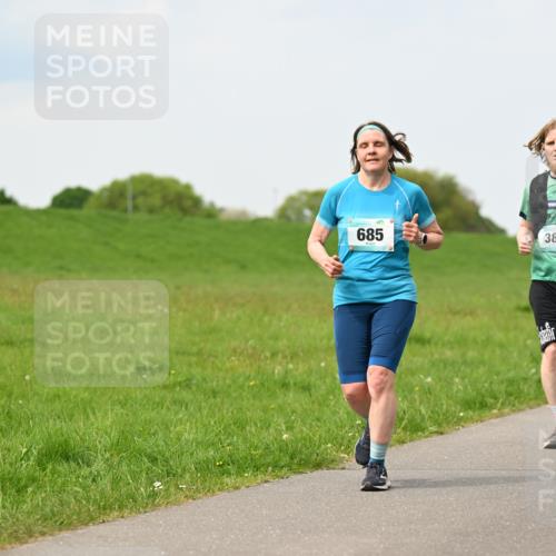 10.05.2026 - 8. Wedeler Halbmarathon Dr. Thomas Lammeyer http://msf.ph/oto/9712056 10.05.2026 12:07:45 Laufen 685, 382 meine-sportfotos.de
