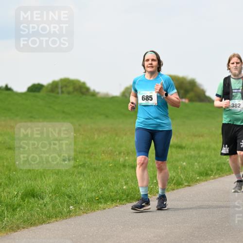 10.05.2026 - 8. Wedeler Halbmarathon Dr. Thomas Lammeyer http://msf.ph/oto/9712059 10.05.2026 12:07:45 Laufen 685, 382 meine-sportfotos.de