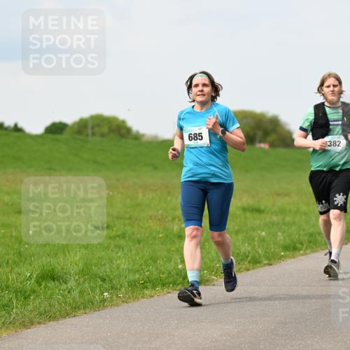10.05.2026 - 8. Wedeler Halbmarathon Dr. Thomas Lammeyer http://msf.ph/oto/9712063 10.05.2026 12:07:45 Laufen 685, 382 meine-sportfotos.de