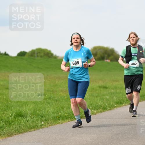10.05.2026 - 8. Wedeler Halbmarathon Dr. Thomas Lammeyer http://msf.ph/oto/9712066 10.05.2026 12:07:45 Laufen 685, 382 meine-sportfotos.de