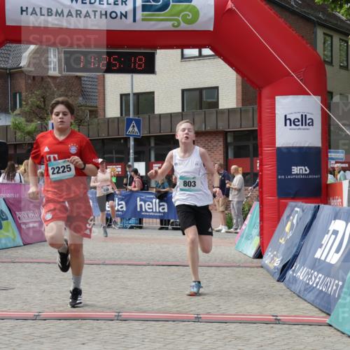 10.05.2026 - 8. Wedeler Halbmarathon Yannick Fuchs http://msf.ph/oto/9712110 10.05.2026 11:25:17 Ziel 803, 838, 2225 meine-sportfotos.de