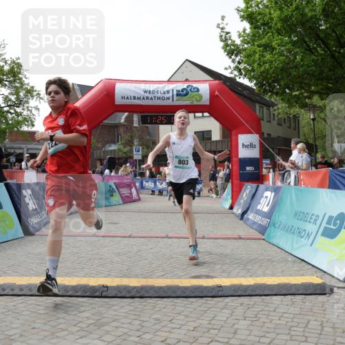 10.05.2026 - 8. Wedeler Halbmarathon Yannick Fuchs http://msf.ph/oto/9712138 10.05.2026 11:25:18 Ziel 803, 838, 2225 meine-sportfotos.de