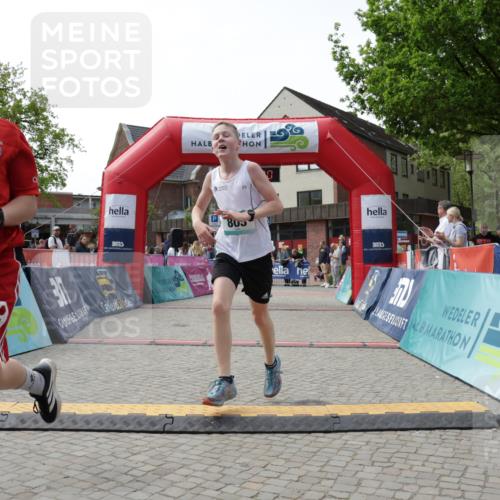 10.05.2026 - 8. Wedeler Halbmarathon Yannick Fuchs http://msf.ph/oto/9712144 10.05.2026 11:25:18 Ziel 803, 838, 2225 meine-sportfotos.de