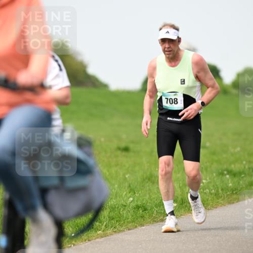 10.05.2026 - 8. Wedeler Halbmarathon Dr. Thomas Lammeyer http://msf.ph/oto/9712159 10.05.2026 12:07:55 Laufen 708 meine-sportfotos.de