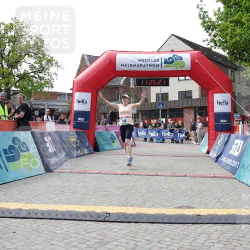 10.05.2026 - 8. Wedeler Halbmarathon Yannick Fuchs http://msf.ph/oto/9712171 10.05.2026 11:25:20 Ziel 561, 803, 838, 884, 2225, 2243 meine-sportfotos.de
