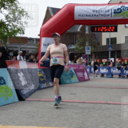 10.05.2026 - 8. Wedeler Halbmarathon Yannick Fuchs http://msf.ph/oto/9712195 10.05.2026 11:25:21 Ziel 561, 803, 838, 884, 2225, 2243 meine-sportfotos.de