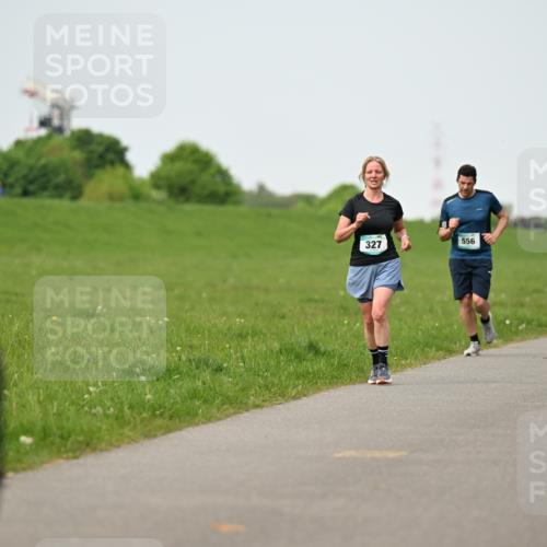 10.05.2026 - 8. Wedeler Halbmarathon Dr. Thomas Lammeyer http://msf.ph/oto/9712202 10.05.2026 12:08:00 Laufen 327, 556 meine-sportfotos.de