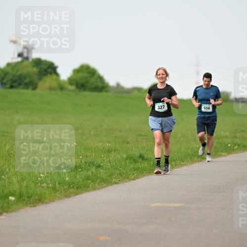 10.05.2026 - 8. Wedeler Halbmarathon Dr. Thomas Lammeyer http://msf.ph/oto/9712208 10.05.2026 12:08:00 Laufen 327, 556 meine-sportfotos.de