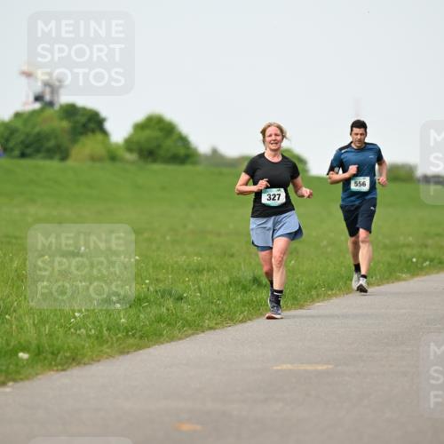 10.05.2026 - 8. Wedeler Halbmarathon Dr. Thomas Lammeyer http://msf.ph/oto/9712217 10.05.2026 12:08:01 Laufen 327, 556 meine-sportfotos.de