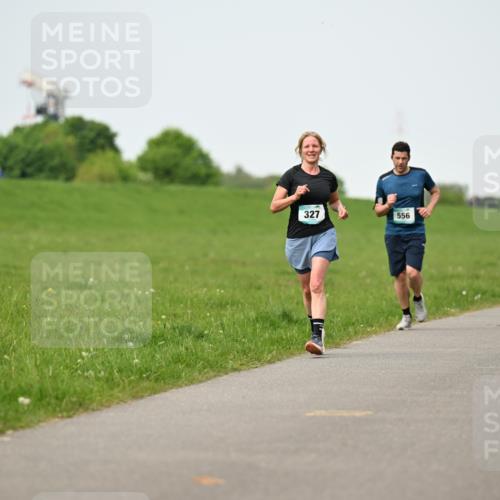 10.05.2026 - 8. Wedeler Halbmarathon Dr. Thomas Lammeyer http://msf.ph/oto/9712219 10.05.2026 12:08:00 Laufen 327, 556 meine-sportfotos.de