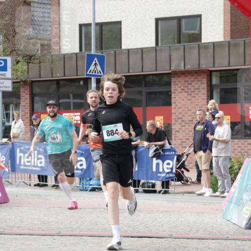 10.05.2026 - 8. Wedeler Halbmarathon Yannick Fuchs http://msf.ph/oto/9712224 10.05.2026 11:25:23 Ziel 561, 838, 884, 2243 meine-sportfotos.de