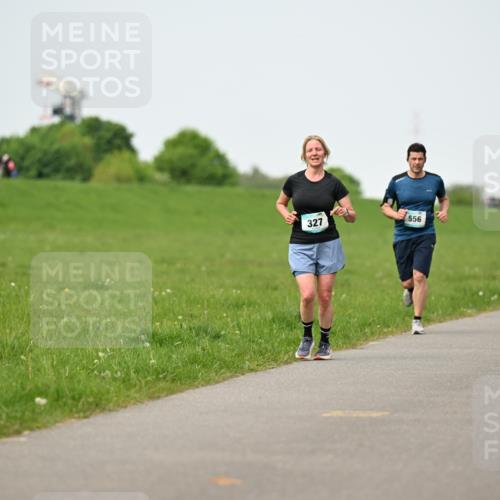 10.05.2026 - 8. Wedeler Halbmarathon Dr. Thomas Lammeyer http://msf.ph/oto/9712225 10.05.2026 12:08:01 Laufen 327, 556 meine-sportfotos.de