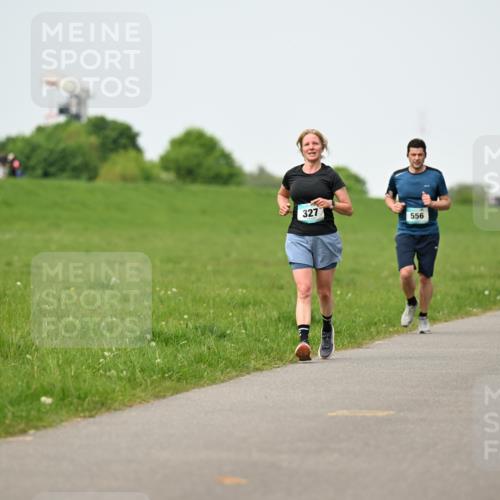 10.05.2026 - 8. Wedeler Halbmarathon Dr. Thomas Lammeyer http://msf.ph/oto/9712228 10.05.2026 12:08:01 Laufen 327, 556 meine-sportfotos.de