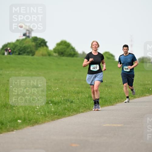 10.05.2026 - 8. Wedeler Halbmarathon Dr. Thomas Lammeyer http://msf.ph/oto/9712230 10.05.2026 12:08:01 Laufen 327, 556 meine-sportfotos.de