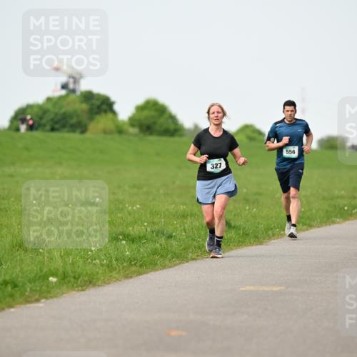 10.05.2026 - 8. Wedeler Halbmarathon Dr. Thomas Lammeyer http://msf.ph/oto/9712234 10.05.2026 12:08:01 Laufen 327, 556 meine-sportfotos.de
