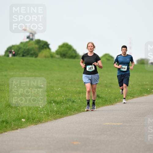 10.05.2026 - 8. Wedeler Halbmarathon Dr. Thomas Lammeyer http://msf.ph/oto/9712237 10.05.2026 12:08:01 Laufen 327, 556 meine-sportfotos.de
